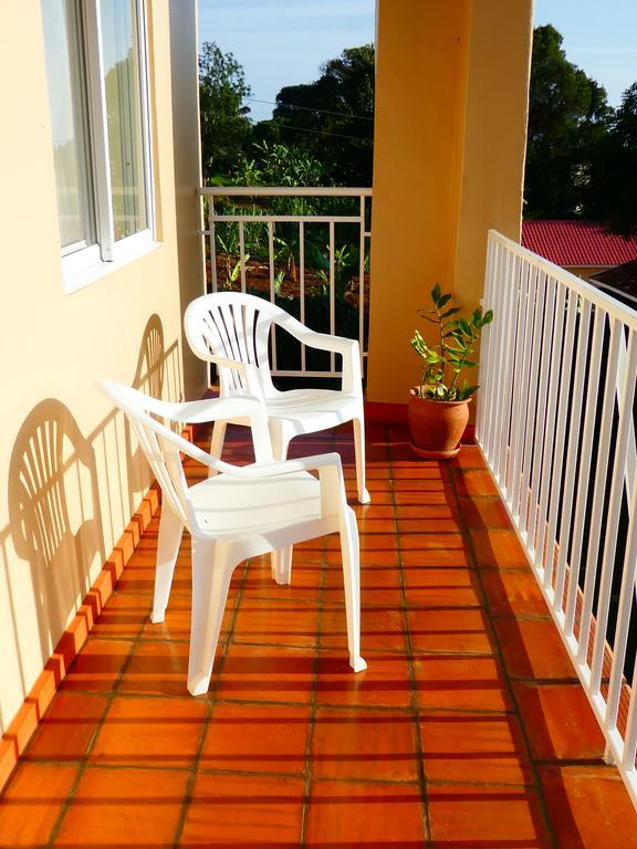 Pineapple Guest House Entebbe Exterior foto